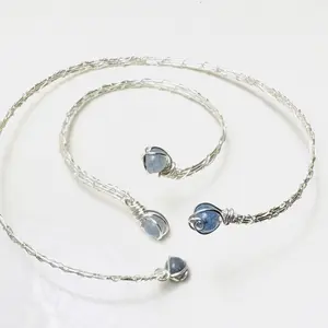 Silver Wire Wrapped Malachite Bracelet and Necklace Set with Elegant Wire Design and Heart-Shaped Stones