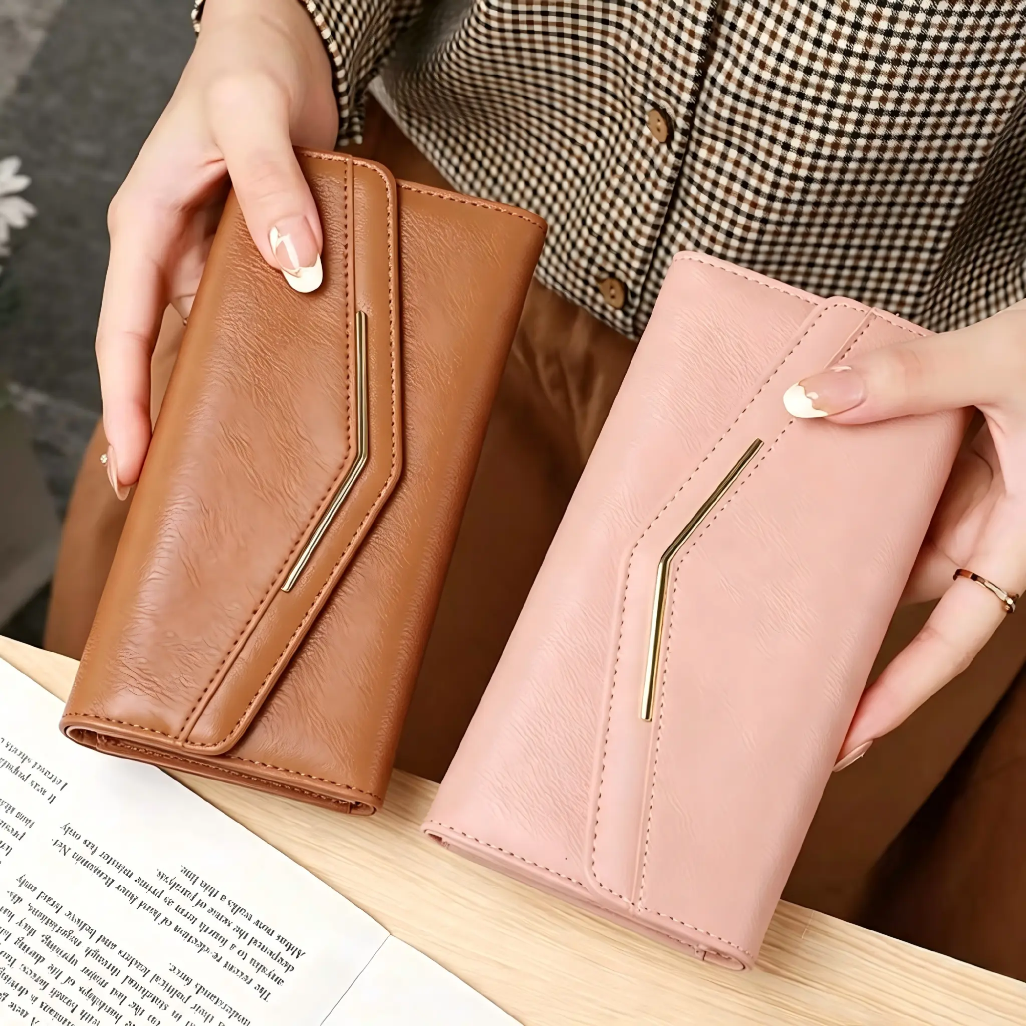 W25-Women Vintage Oil Wax Leather Long Wallet Tri-fold V-shape Metal Decor Clutch Purse Large Capacity Multi Card Slots Ladies Money Bag