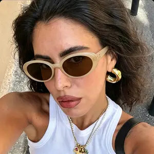 Sleek 90s Oval Sunglasses - Smooth Retro Frame with Streamlined Temple Arms, UV400 Shades Perfect for Y2K Revival Aesthetic and Effortless All-Day Street Style