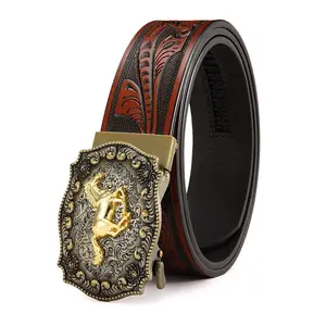 Men’s leather automatic ratchet belt paired with a distressed silver buckle featuring an embossed gold horse motif; the belt body is adorned with a floral embossing pattern — an excellent gift for Valentine’s Day and Father’s Day.