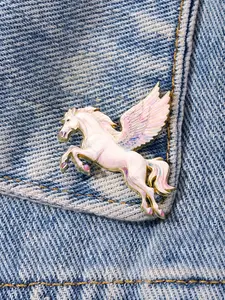 White Horse Enamel Brooch Pin fashion Decorative Brooches Ornaments Lapel Bag Badges Jewelry Gifts Fashion Accessory