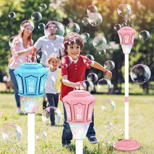 Street lamp bubble machine, automatic bubble, self-contained lighting music, birthday gift for children, both for business and home use, requires 3 AA batteries, and the products include 3 packs of concentrated bubble liquid, Standing bubble machine