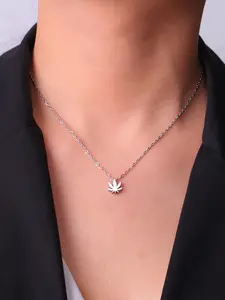 Women's Maple Leaf Pendant Necklace, Minimalist Chain, Fashion Jewelry Accessory, Perfect for Daily Wear and Vacation, Birthday and New Year Gift!