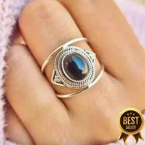 Classic ring with moonstone/black agate carved inlay delicately Suitable for everyday wear