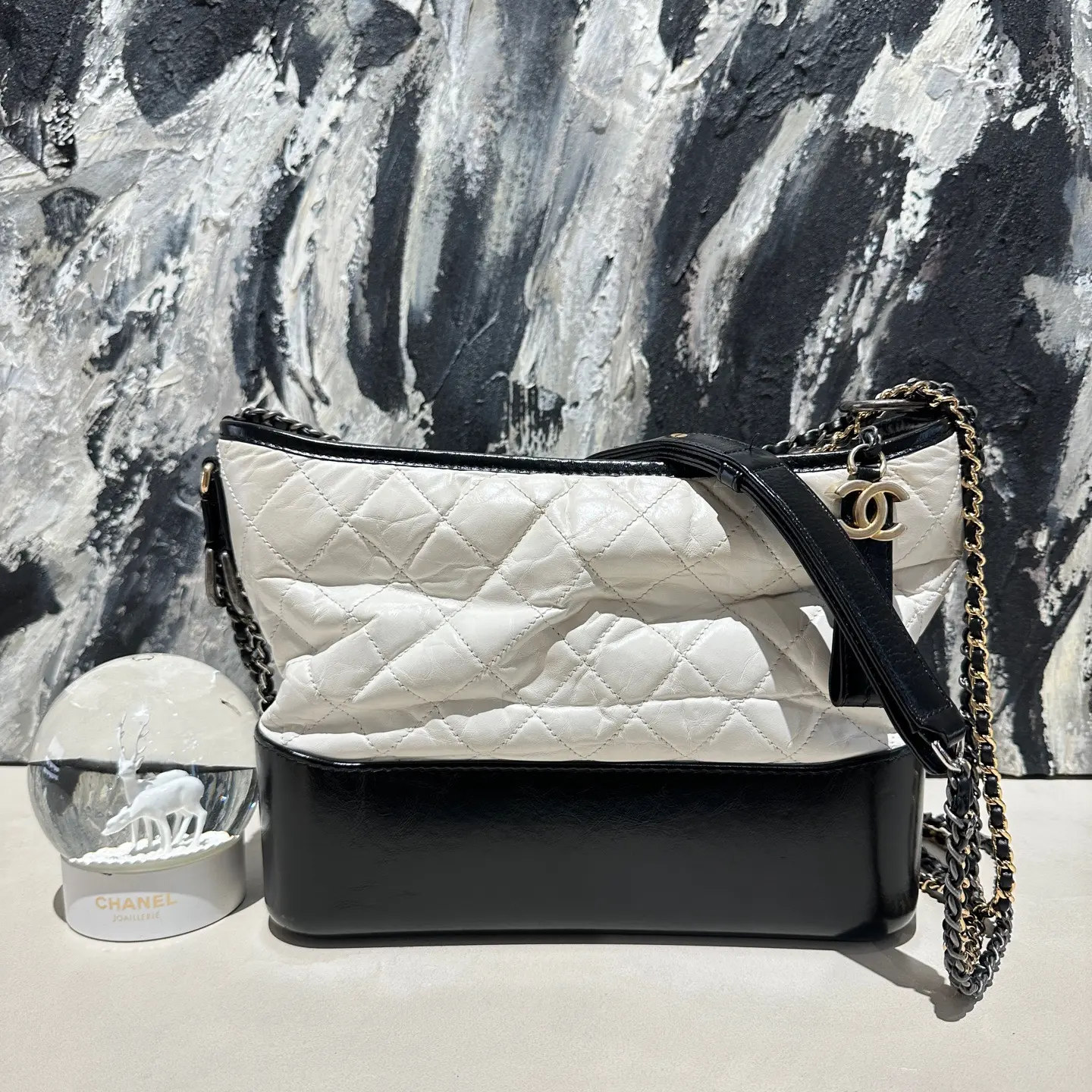 Pre-owned CHANEL gabrielle medium 2018 white and black