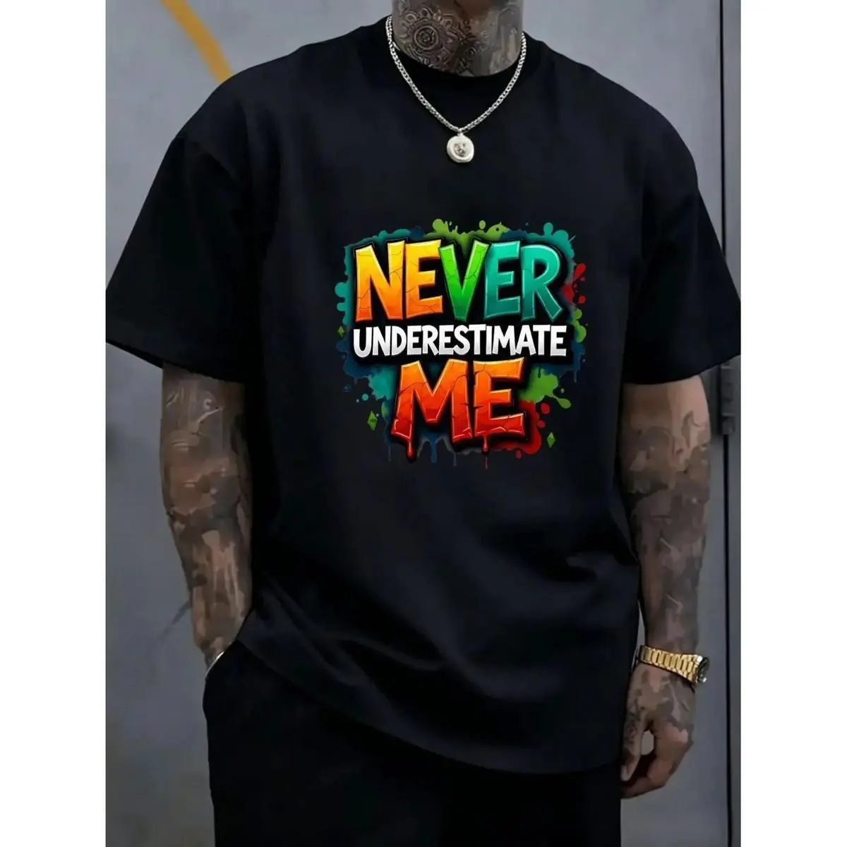 Men's Round Neck Bold Print Loose Cut Streetwear Short Sleeve Sports Top, Graffiti "NEVER UNDERESTIMATE ME" Text, Colorful Splatter Art, Confident Vibe, Casual Menswear, Tops, Sporty Chic