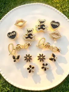 A Set of 14 Shoe Decorations Featuring Bear Lips And Heart-Shaped Additions, Perfect for Fashion Enthusiasts As a Creative Holiday Gift