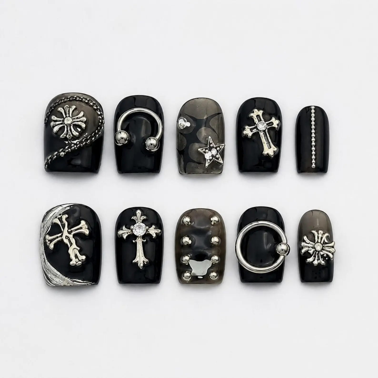 Black Cross Charm Press On Nails｜Smoky Gray Gloss Nail Set｜Silver Daisy Rings｜Gothic Punk Short Square Manicure