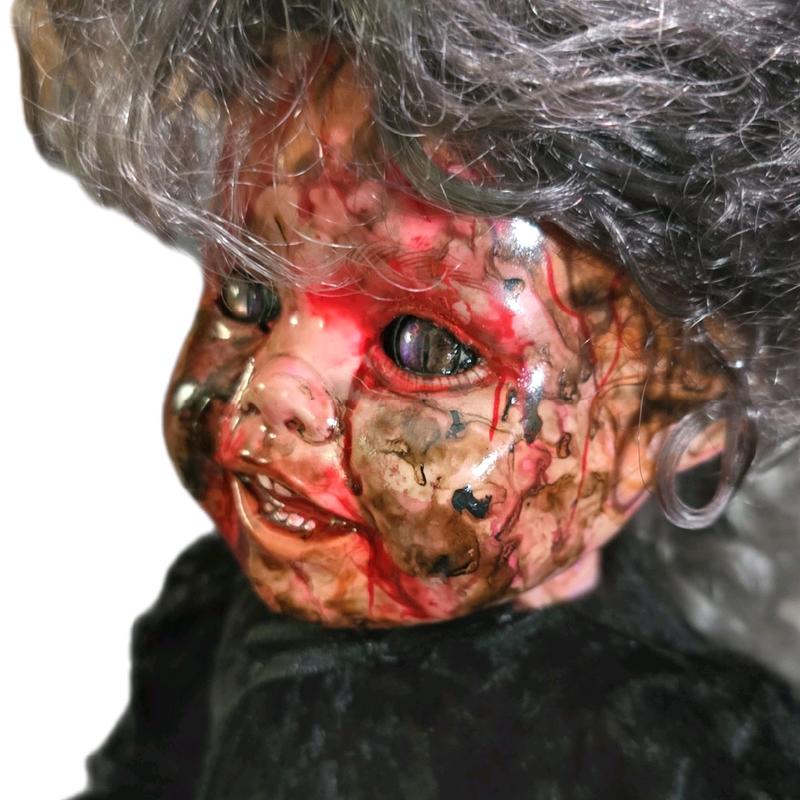 Creepy Doll Séance kit Clara Whitlock Halloween