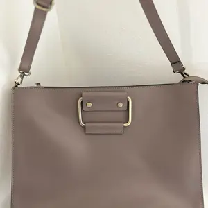 Laptop Bag Minimalist - Brown Leather with Gold Accent, Zip Closure, and Adjustable Strap
