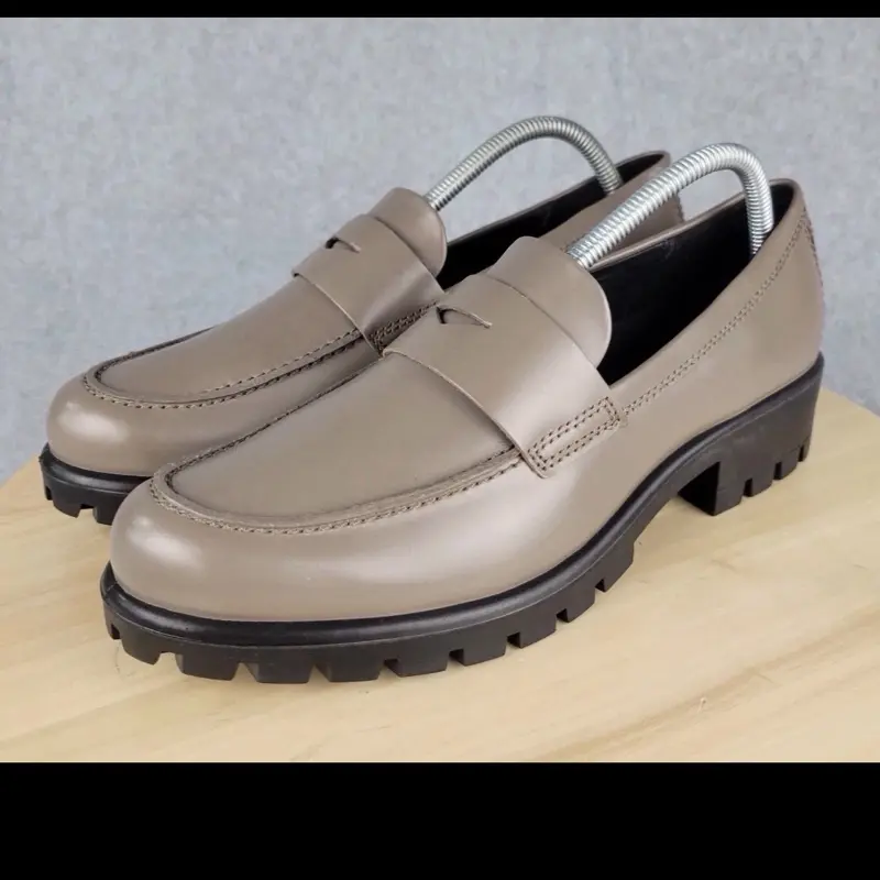 Ecco women’s slip on lug loafer shoes taupe leather size 5.5