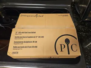 New In Box Pampered Chef 12" Cast Iron Skillet #100179 Double Handles