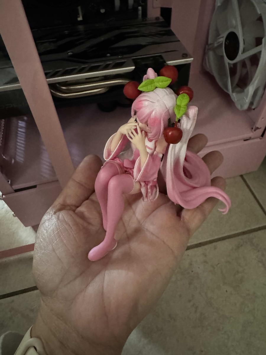 Item: 008 Kitchen Silver, Characters