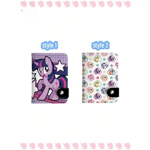 A cute cartoon-shaped vertical wallet with a double-fold design. An ideal gift for birthdays, a perfect choice for Valentine's Day, and an excellent decoration for festive parties. A wonderful accessory for any party.