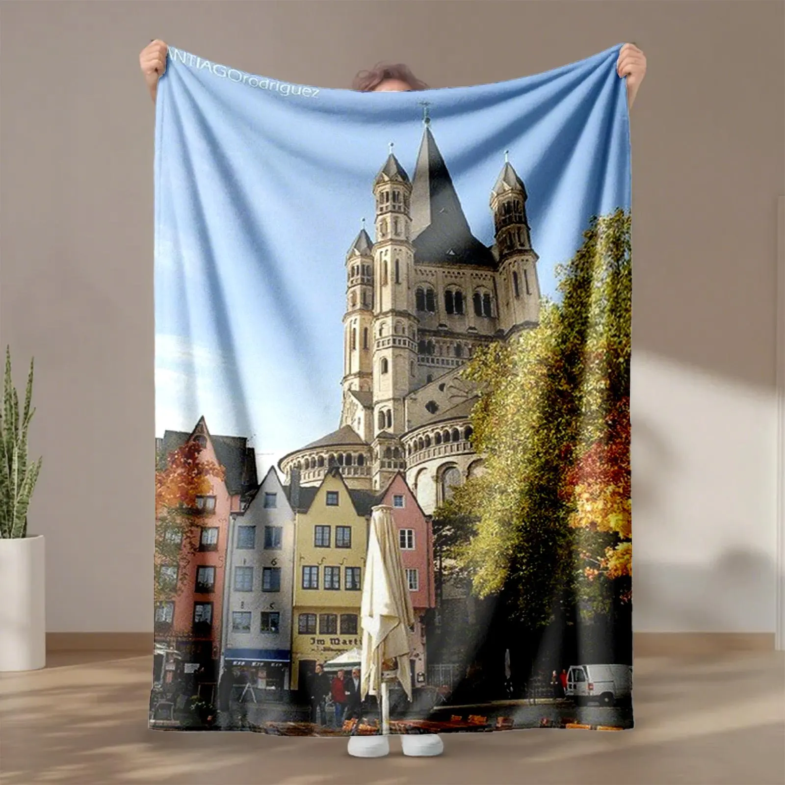 1 piece Cologne Cathedral and colorful old houses in autumn scenery themed flannel blanket - Flannel blanket with modern design, suitable for sofas and beds, all-season use, super soft and comfortable, digitally printed pattern, 100% polyester