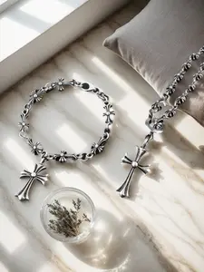 Two-piece set: bracelet and necklace, stylish punk retro European and American trend cross design, couple's necklace and bracelet set for men and women, suitable for daily wear and as gifts