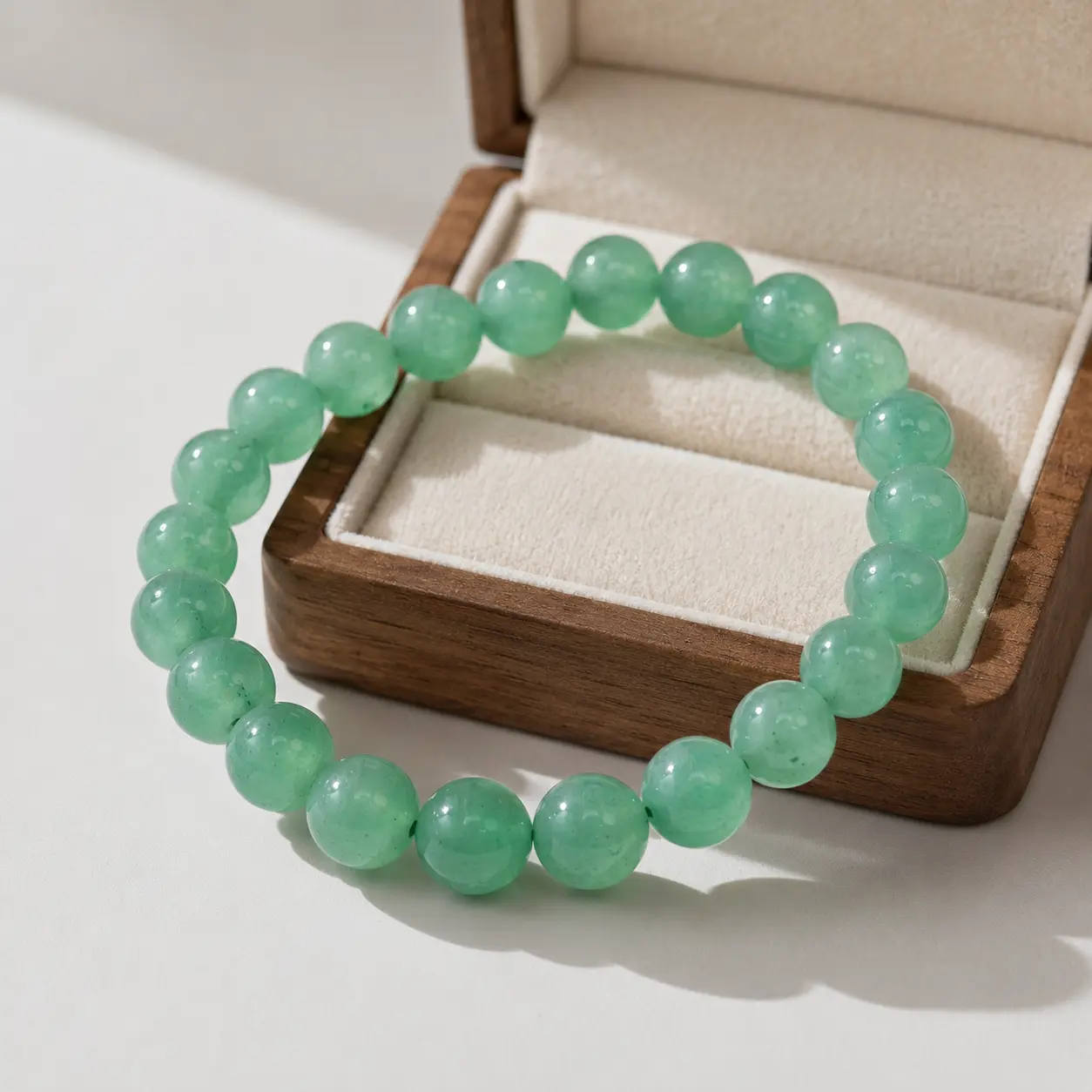 Natural Green Crystal Bracelet – Green Dongling Jade Wristband, Fashionable and Versatile Accessory