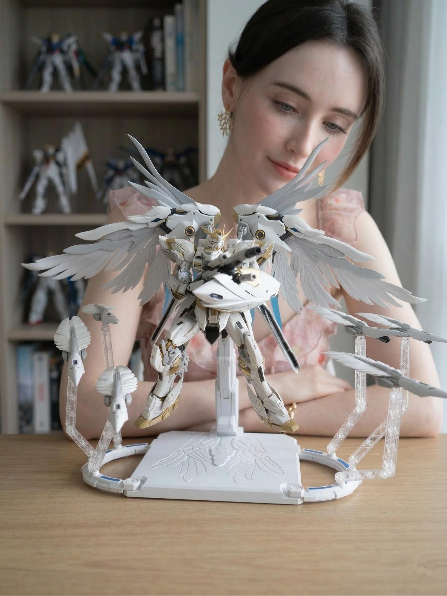 Funtasy Planet 1/100 Mecha Model Kit -Celestial Guardian Oberon, Articulated Action Figure Building Kit, 6 Funnels & Gold Pre-Painted Parts, Premium Gift for Adults & Teens