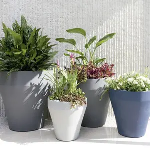 Rim Self-Watering Planter