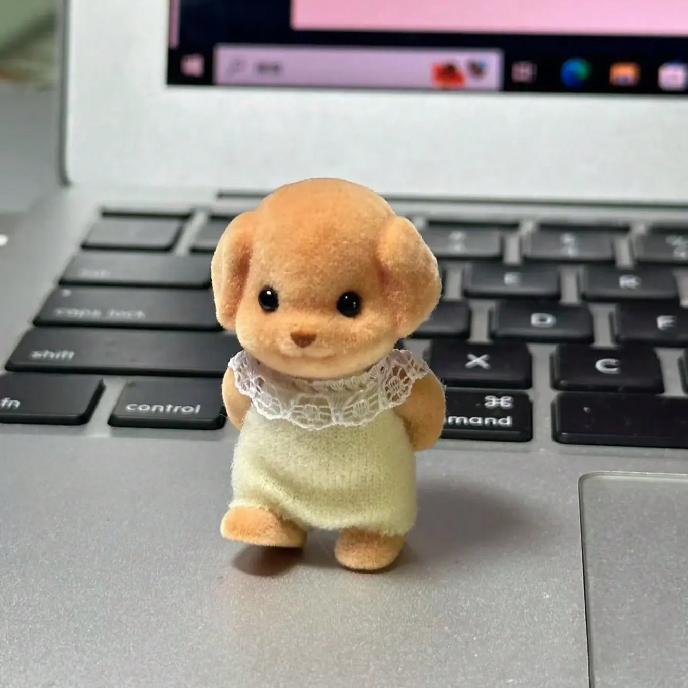 Sylvanian Families Vip Dog Doll, Adjustable Limbs Cute Miniature Figurine, Desktop Decoration, Random Style Packaging, Collectible Toy