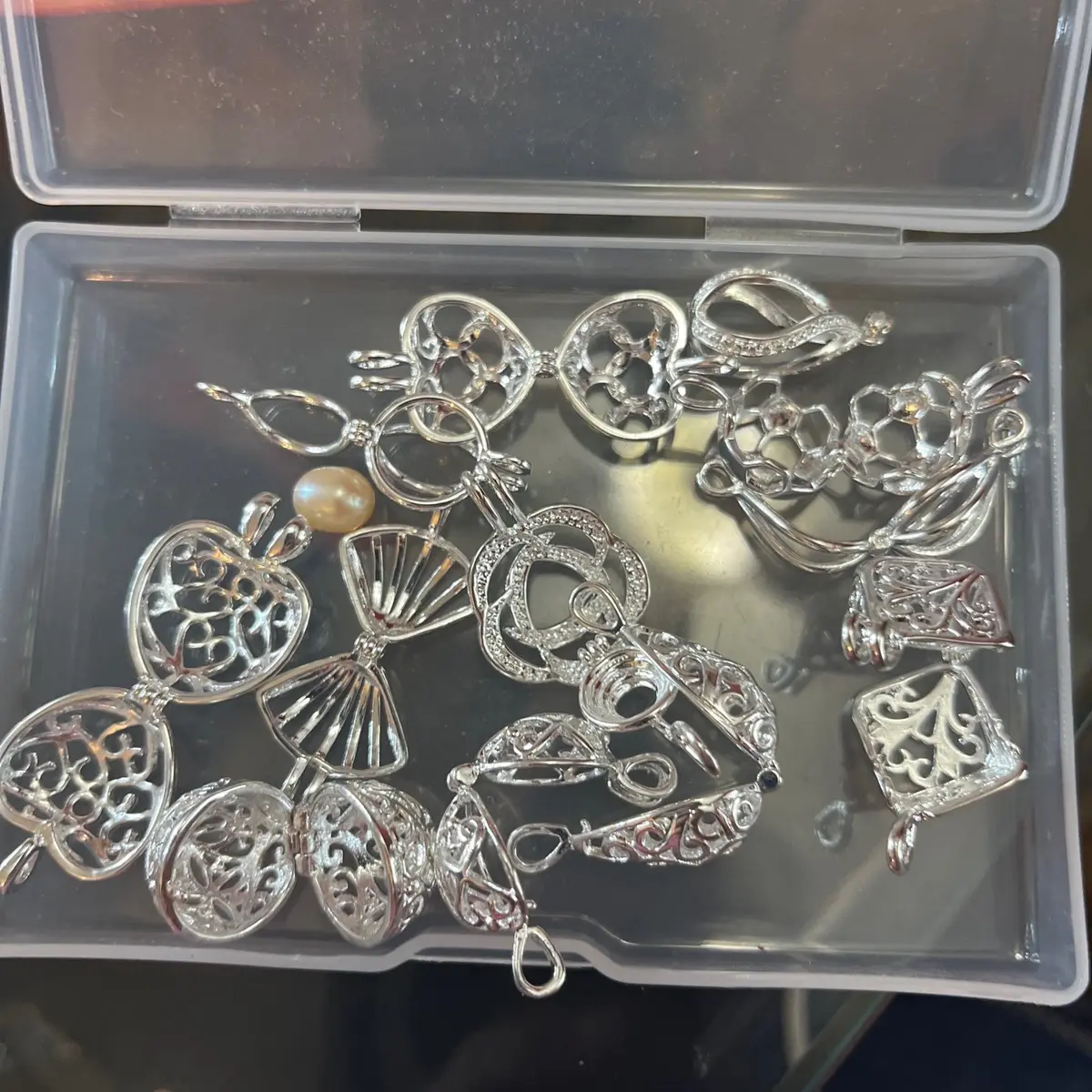 22” Necklace w/Pendants (Pearl Inside)