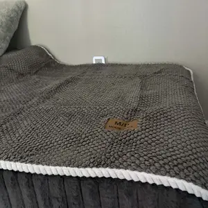 Luxury Thick Couch Cover, 1 Count Soft Textured Couch Seat Pad, Non-Slip Washable Sofa Protector Mat, Pet-Friendly Modern Sofa Cover for Sectional, Sofa Slipcover, Loveseat & 3-Seater Couch