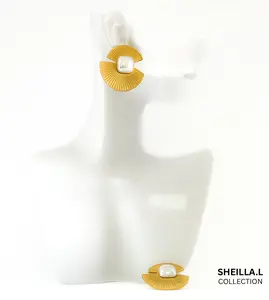 Modern Fan Pearl Earrings