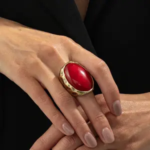 Exaggerated Geometry Ruby Resin Ring Ring Vintage Metal Knock Pattern Oval Wide Face Ring Christmas Red Elegant Everyday Ring