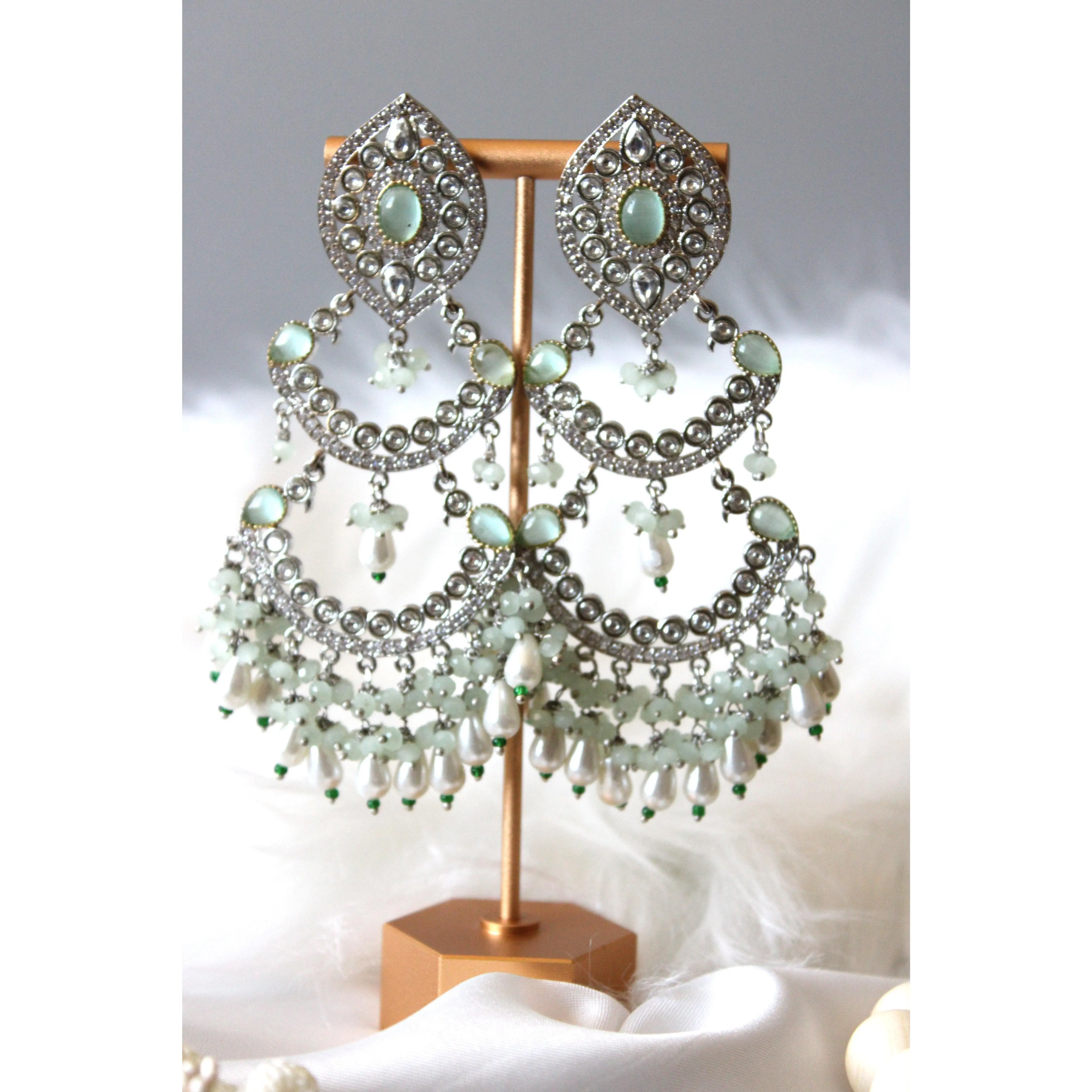 Belle - Oxidized Earrings in color Light green and White