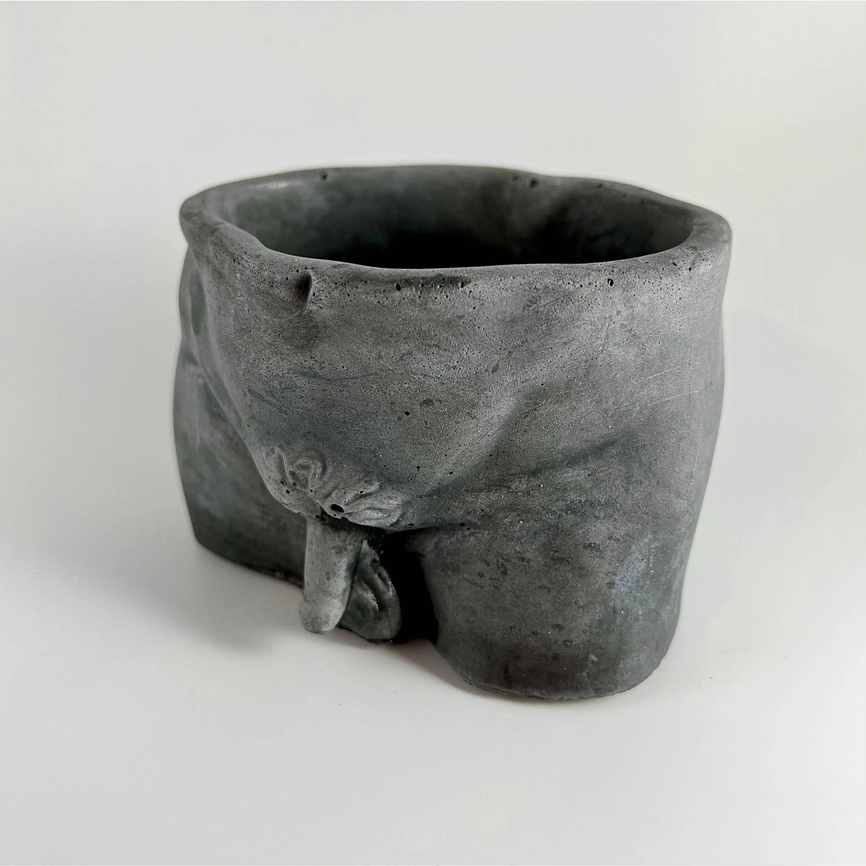 MALE BOTTOM CONCRETE PLANTER