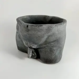 MALE BOTTOM CONCRETE PLANTER