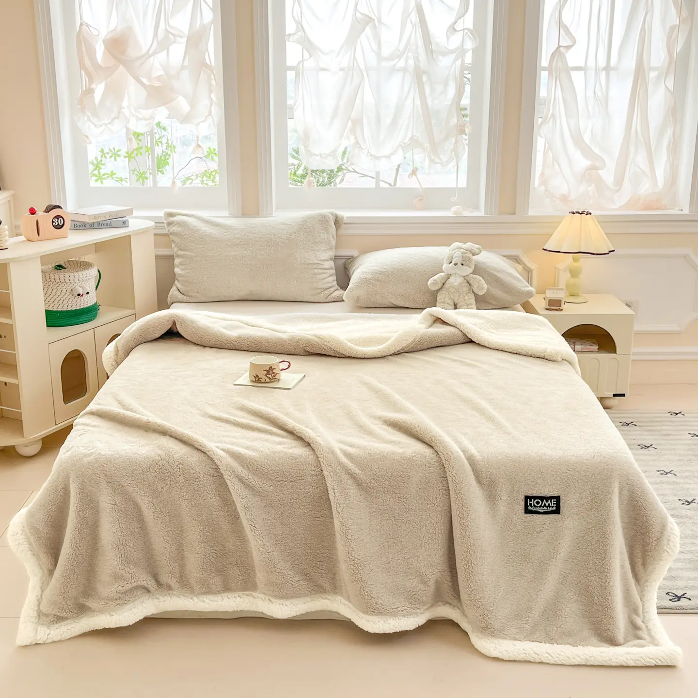 Double-Layer Knitted Plush Blanket, Ultra-Soft All-Season Comfort, Perfect for Bedroom and Living Room, Easy Care, Warm Blanket
