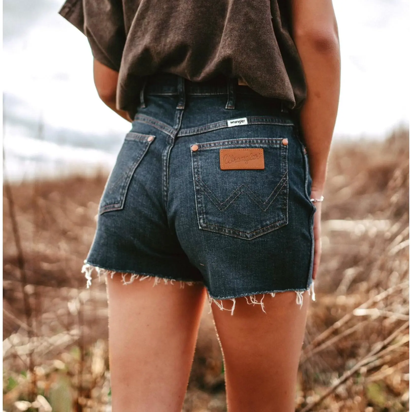 Wrangler Women's Trisha Super High Rise Denim Shorts, Soft Stretch Cotton Stonewash Cutoffs with a Regular Fit and Frayed Hem, Day, Bottom, Elastane, High-Waisted Fit
