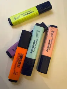 Staedtler Pen Nightlight - Compact & Versatile for Writing & Drawing - Provides Gentle Ambient Lighting - Ideal for Desks & Tables