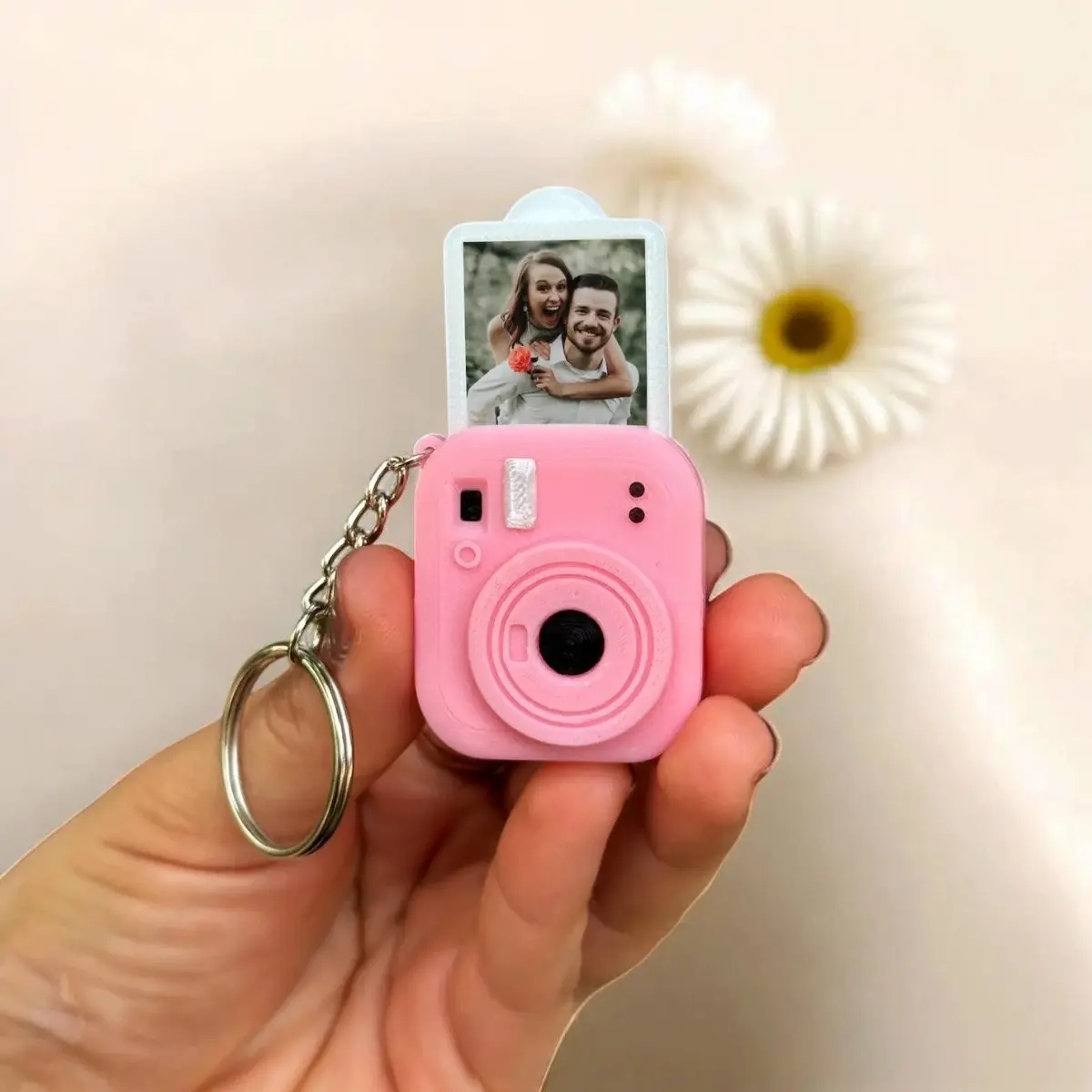 3D Printed Polaroid Keychain Charm, Holds Small Photos, Perfect Birthday Gift, High Attraction Rate, Ideal for Anniversaries, Cool Keychains