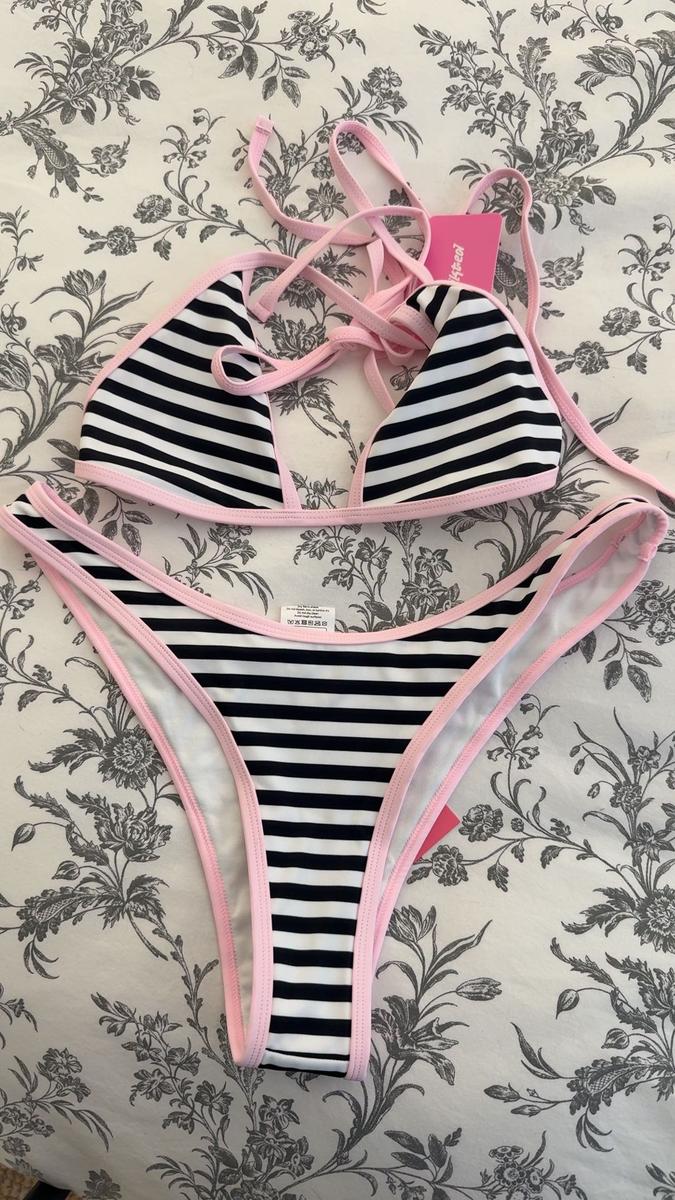 Item: BLACK AND WHITE, M