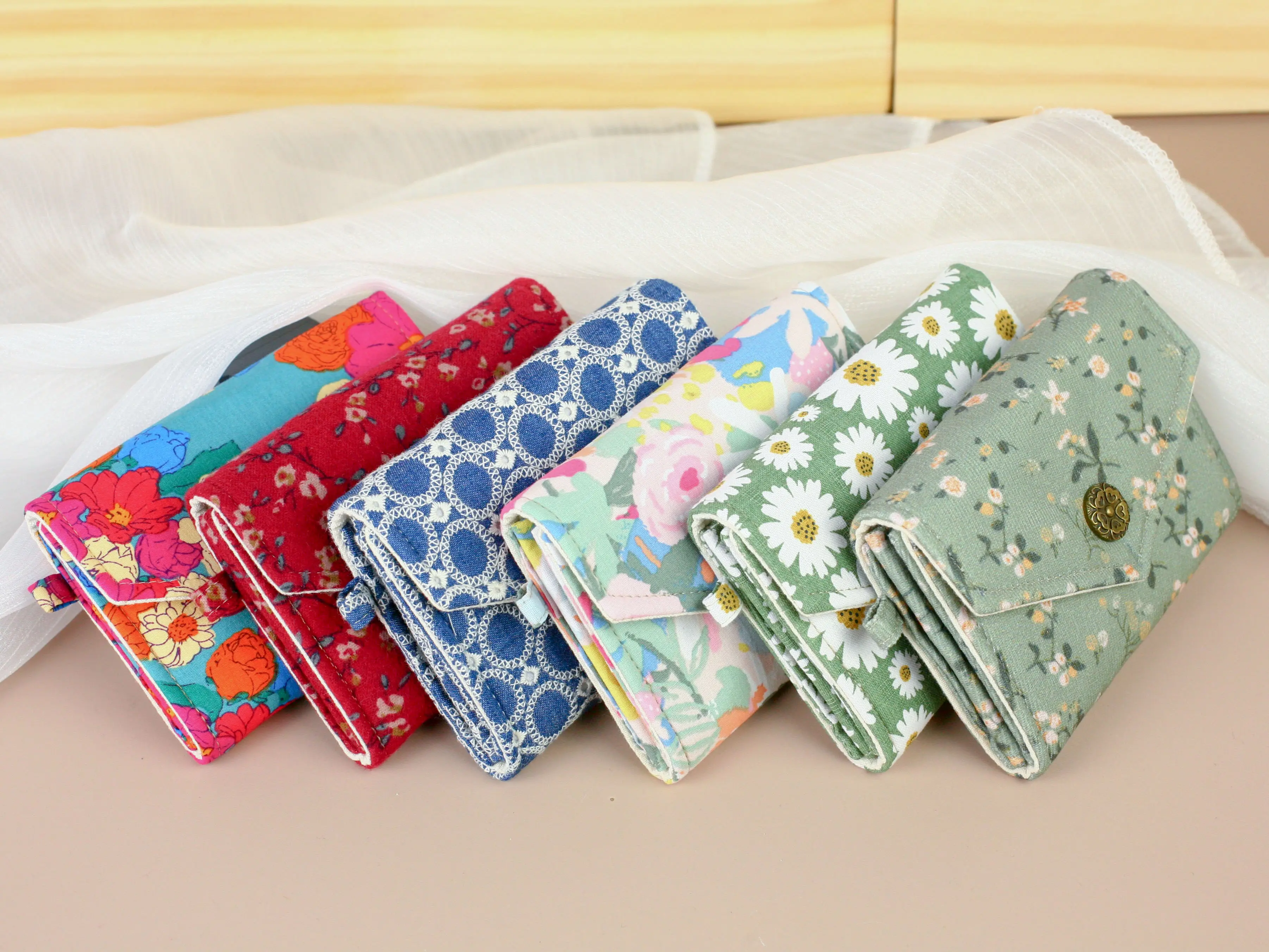 Floral Fabric Wallet, Vintage Envelope Wallet, Card Holder, Handmade Coin Purse Wallet, Money Organizer, Women’s Wallet, Daisy Wallet, 100% Handmade
