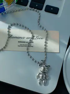 Cold Minimalist Graffiti Bear Pendant Necklace for Women, Unique Design Sweater Chain, Cute Teddy Bear Collar Chain