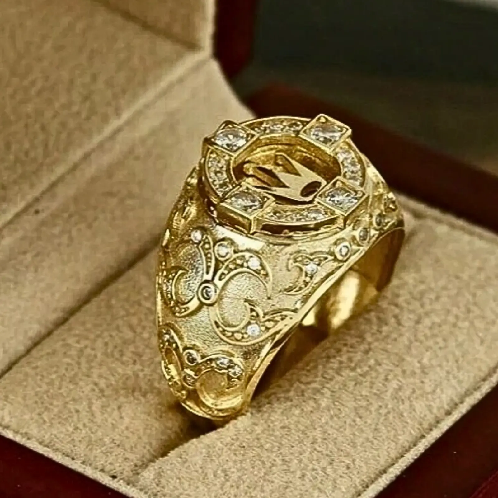 Crown ring - fashion for men, suitable for daily wear and engagement, gift for relatives and friends
