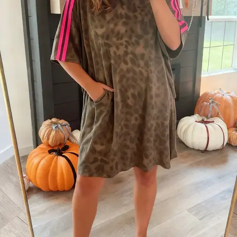 Summer Casual Loose Fit Leopard Print Short Sleeves Striped Hem Women's Mini Dress, Casual Chic Dress, Colorblock Design with Pockets, Comfortable and Stylish Womenswear, Casual Lightweight Dress, Casual Dresses