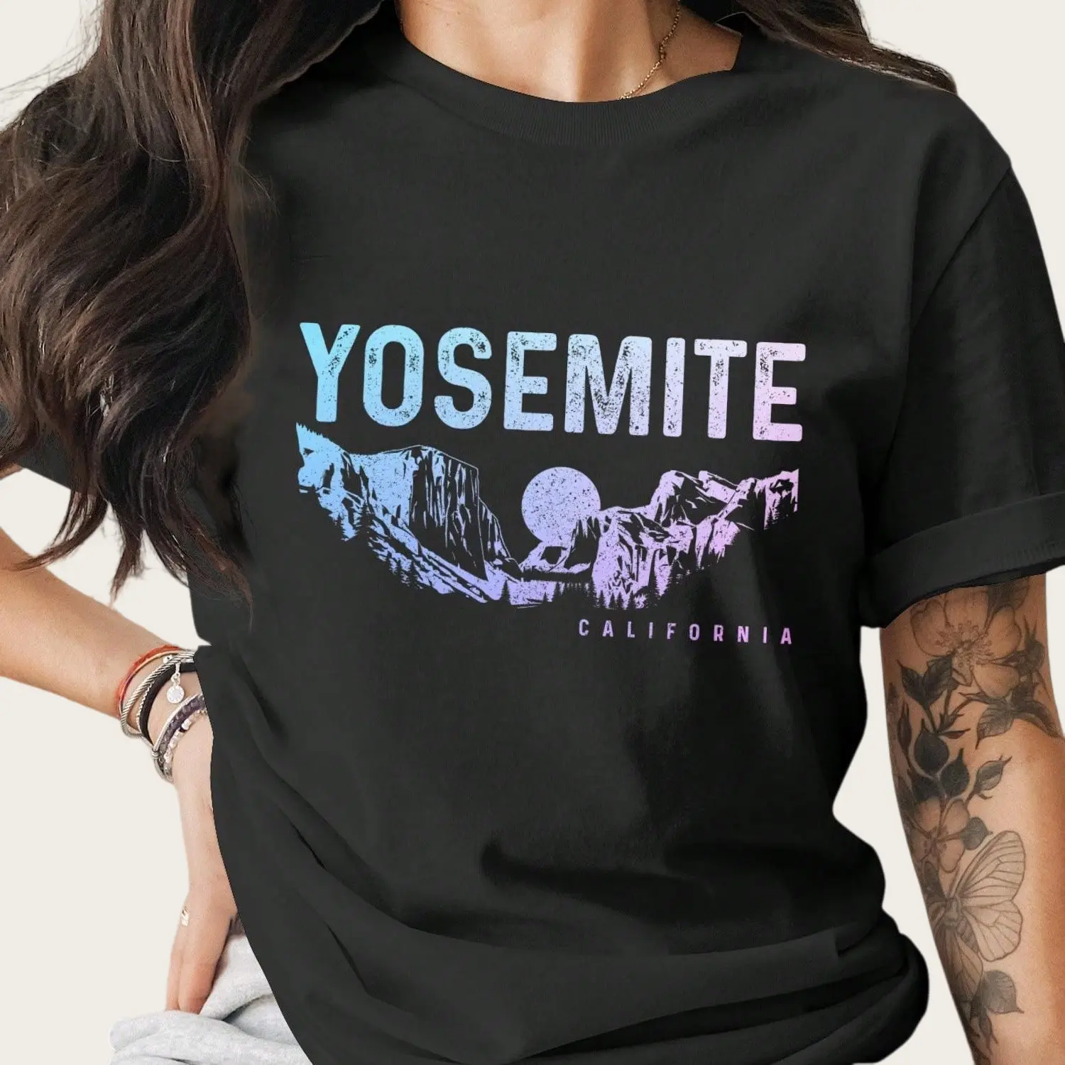 Women's Fitted Smooth Cotton Garment, Short-Sleeve Comfortable Breathable T-Shirt with Yosemite California National Park Mountain Graphic