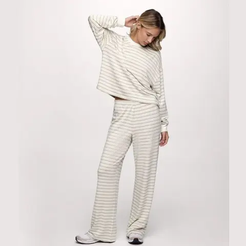 nuuds Women's Breathable Rayon-Blend Plush Knit Stripe Long-Sleeve Boxy Crew Neck Casual Top - 2-Piece Women's Matching Sets with Fit-Focused Fabric