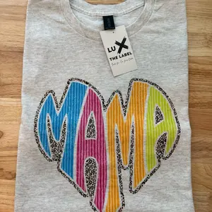 MAMA HEART GILDAN UNISEX T-SHIRT