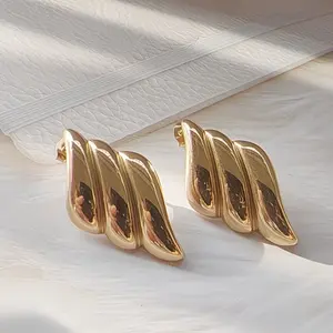 Aretes forma de alas, dorados de acero inoxidable