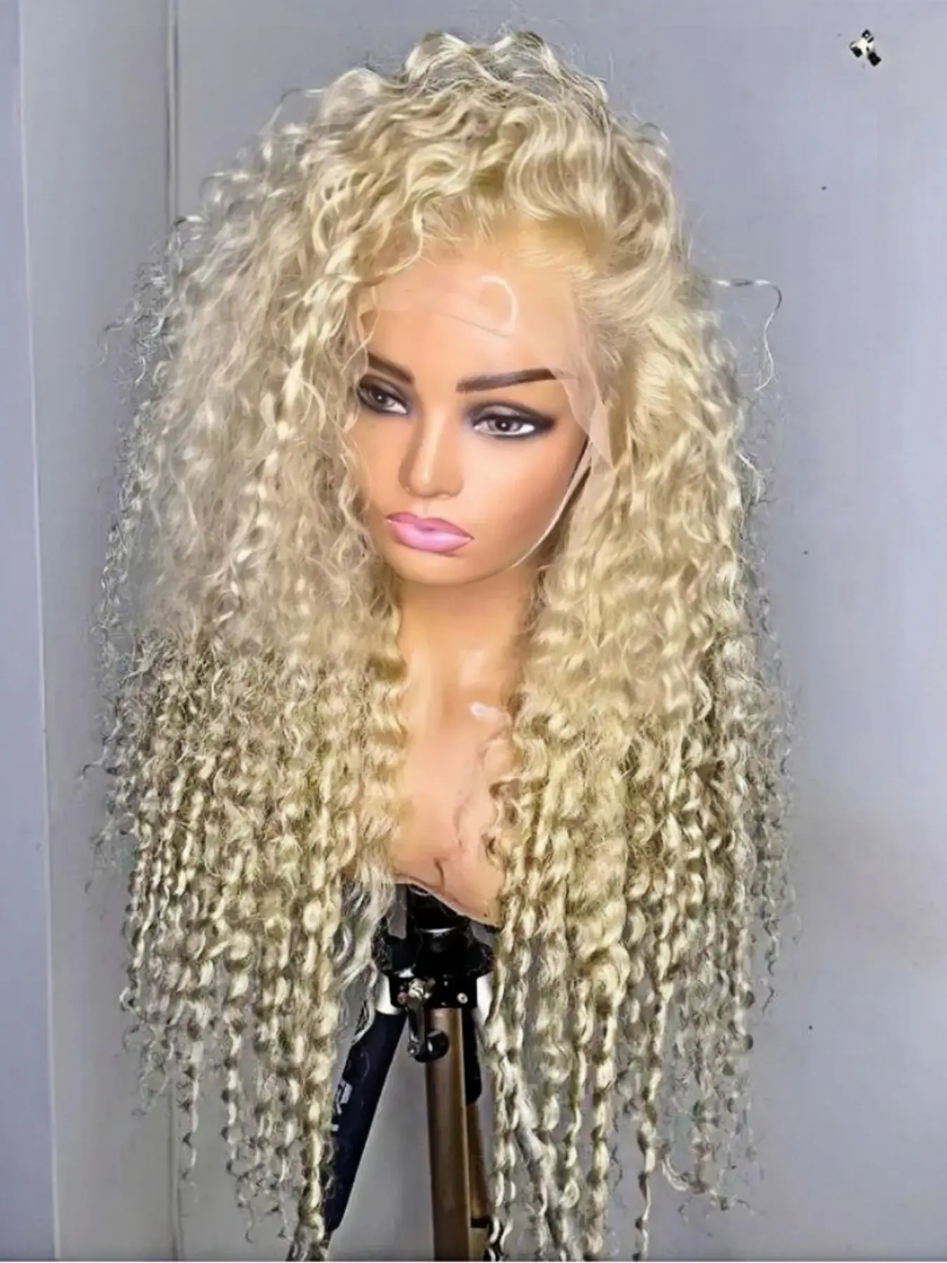 26-Inch Curly Wig, 180% Density, Free Part, No Glue, Heat Resistant Lace Front, Soft and Natural Look, All-Season Wear, Heat Resistant Wigs, Glueless Hair Wig