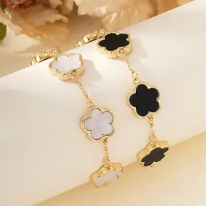 2pcs Fashionable Classic Black & white Clover Design Bracelet Set