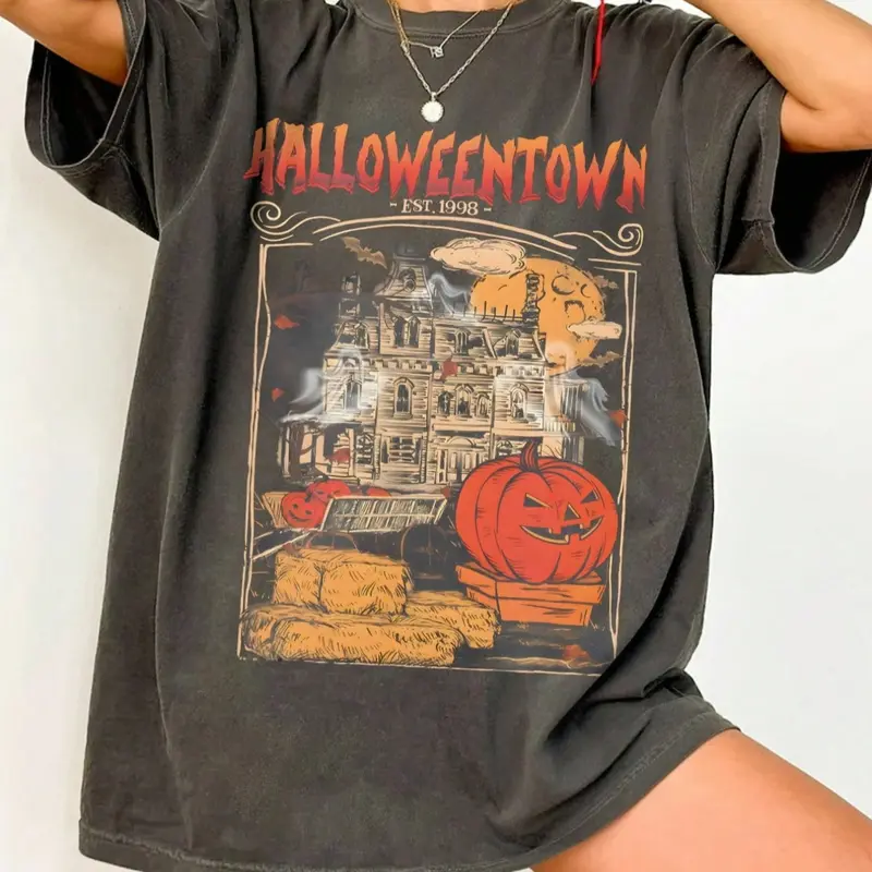 Women's Halloween Castle Pumpkin Print Round Neck T-Shirt, Casual Loose-Fit Summer Top, Fashionable Graphic Tee for Daily Wear