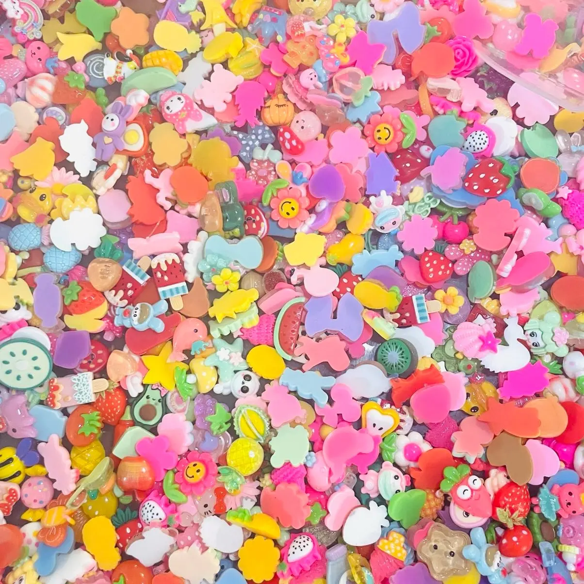 Flatback resin charms in pack of 30. Duplicates are possible but not guaranteed in these sets as they are filled at random.