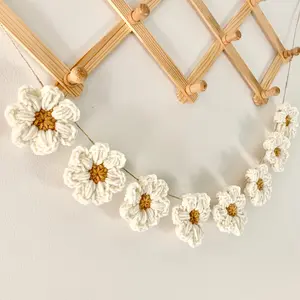 8pcs Handmade Crochet Daisy Garland | White Daisy Wall Hanging for Baby Shower, Wedding, Birthday Party, Living Room, Bedroom Decor, Polyester, Whimsical Design