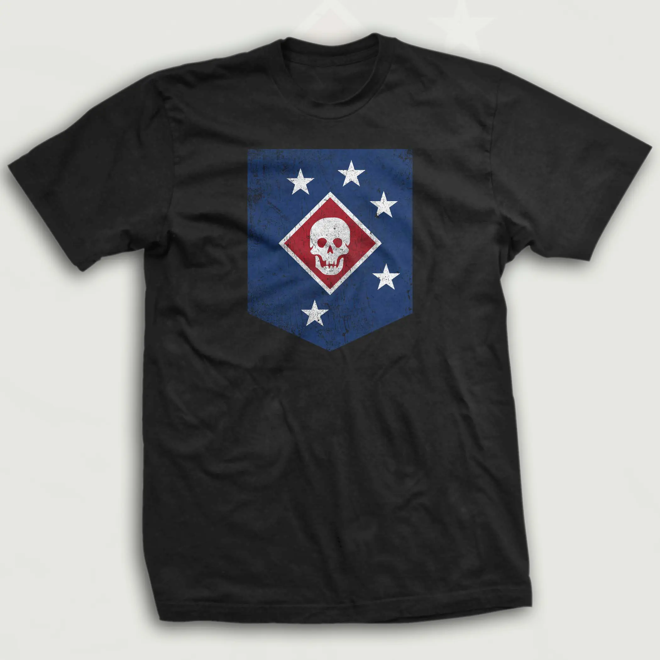 Men's Short-Sleeve Round Neck Vintage Marine Raiders WWII Patch Graphic T-Shirt - Menswear Top, Retro USMC Special Forces Design, Patriotic War Era Tee, Gift for Veterans